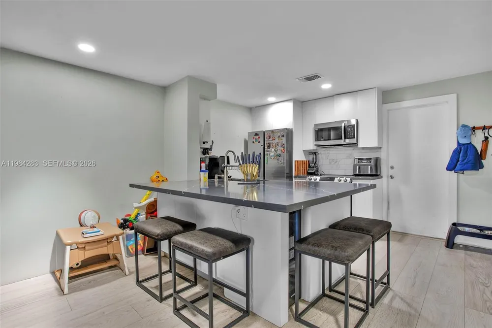 850 Sorrento Dr, Weston, FL 33326