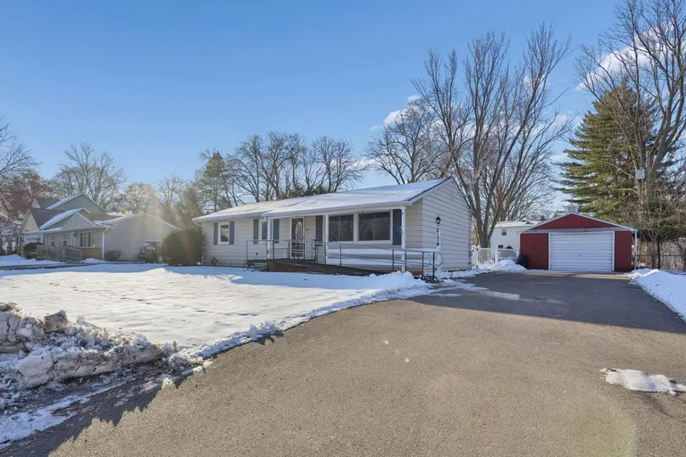 2174 County Road E E, White Bear Lake, MN 55110