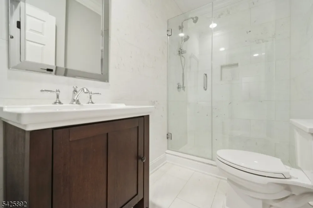 50 Sequoia Dr, Watchung, NJ 07069