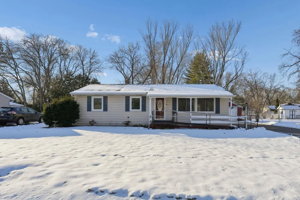 2174 County Road E E, White Bear Lake, MN 55110