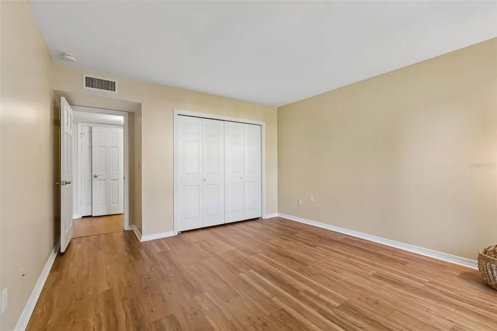 10340 Carrollwood Ln, Tampa, FL 33618