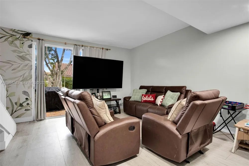 850 Sorrento Dr, Weston, FL 33326
