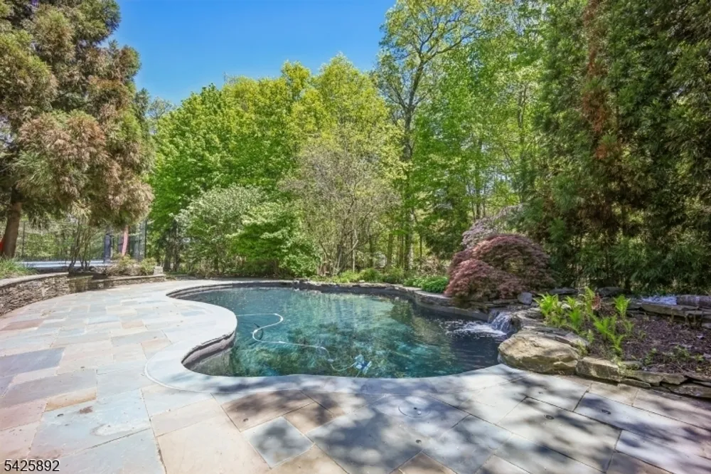 50 Sequoia Dr, Watchung, NJ 07069