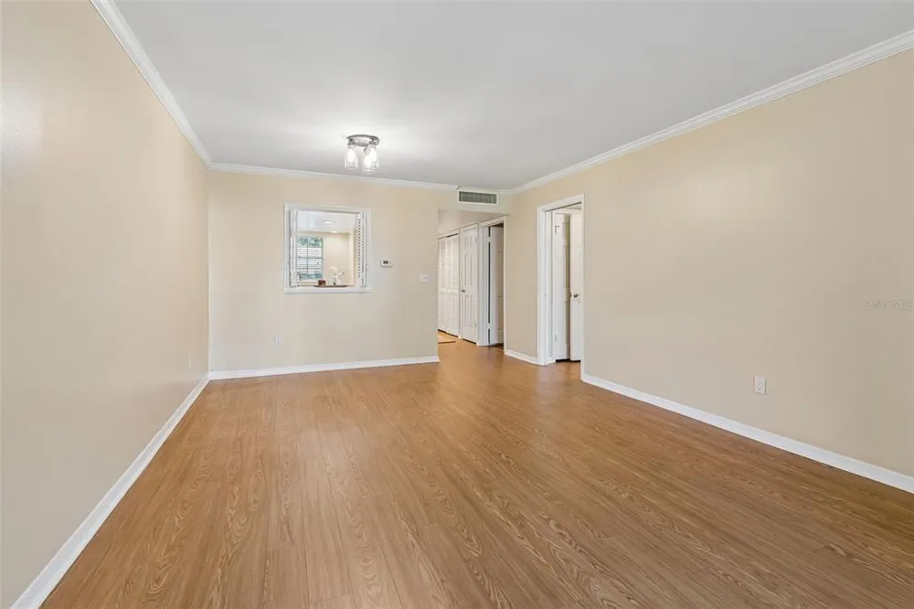 10340 Carrollwood Ln, Tampa, FL 33618