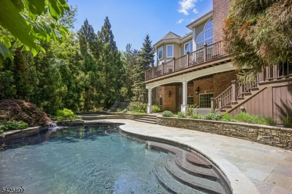 50 Sequoia Dr, Watchung, NJ 07069