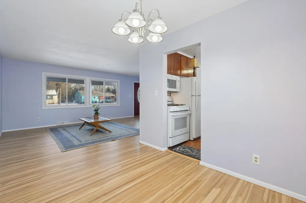 2174 County Road E E, White Bear Lake, MN 55110