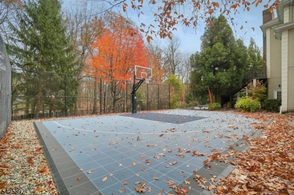 50 Sequoia Dr, Watchung, NJ 07069