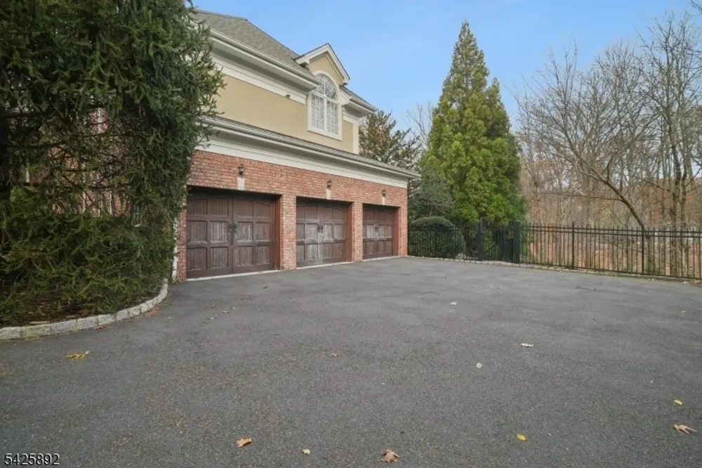 50 Sequoia Dr, Watchung, NJ 07069