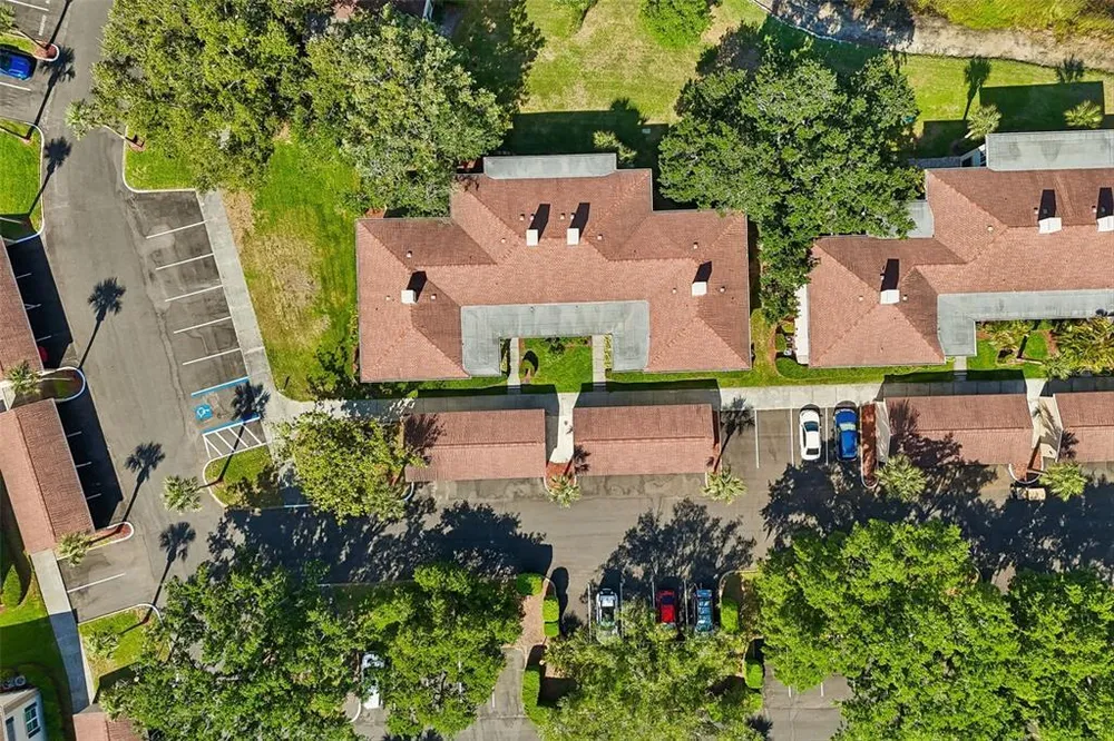 10340 Carrollwood Ln, Tampa, FL 33618