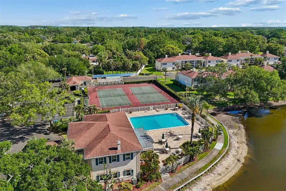 10340 Carrollwood Ln, Tampa, FL 33618