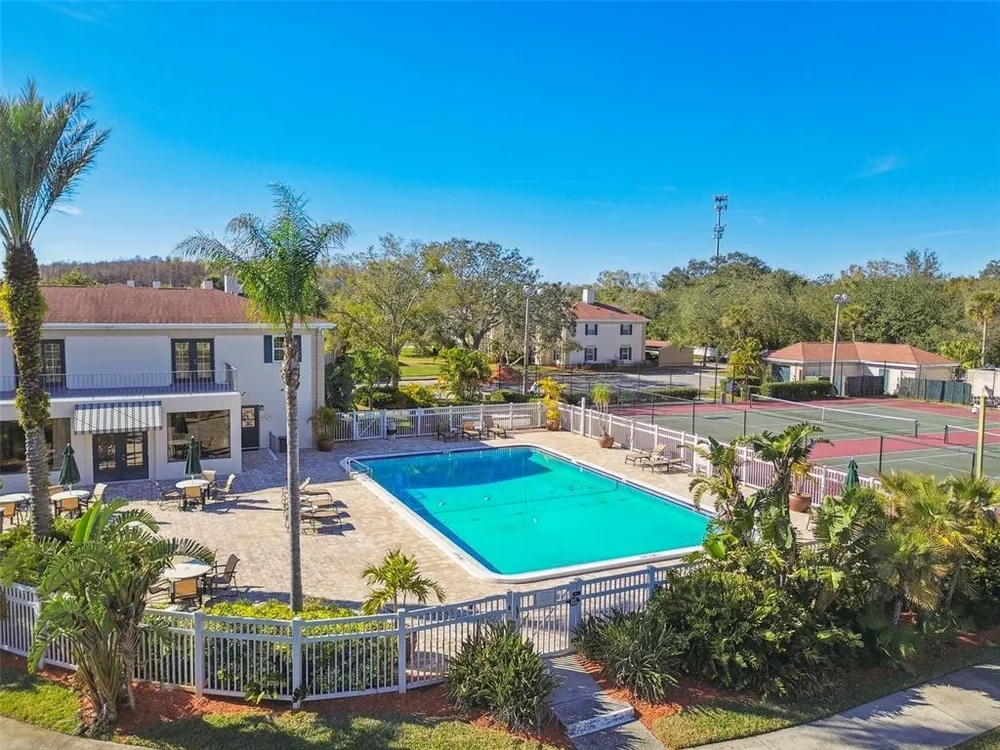10340 Carrollwood Ln, Tampa, FL 33618