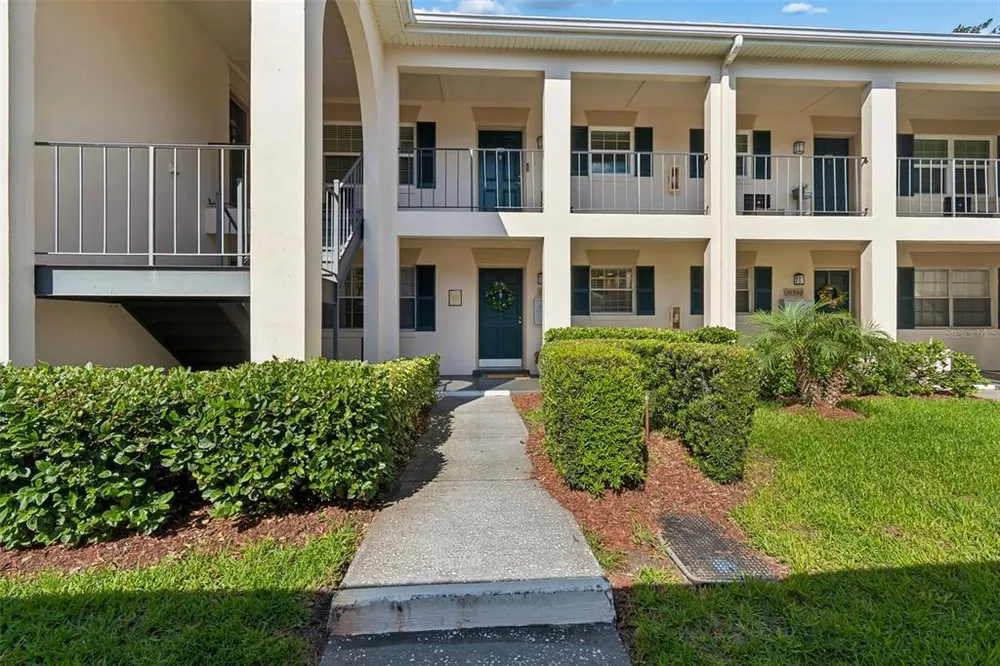 10340 Carrollwood Ln, Tampa, FL 33618