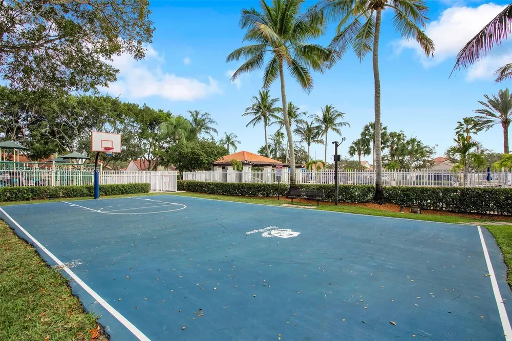 850 Sorrento Dr, Weston, FL 33326