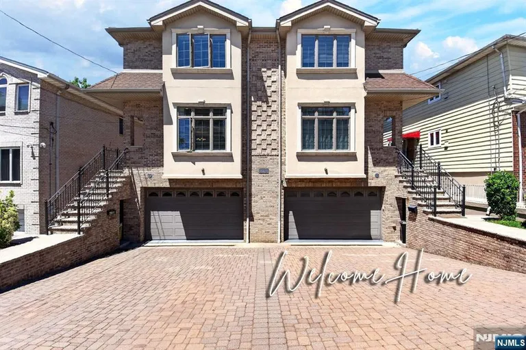 445 7th St, Palisades Park, NJ 07650