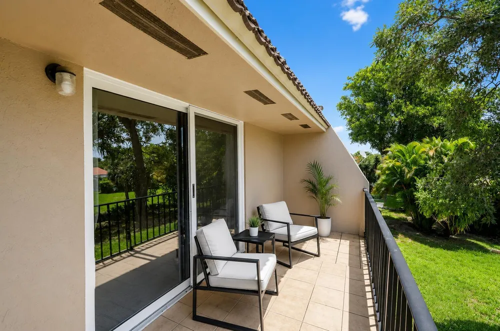 9050 NW 28th St, Coral Springs, FL 33065