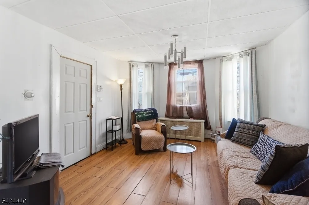 459 E 18th St, Paterson, NJ 07514