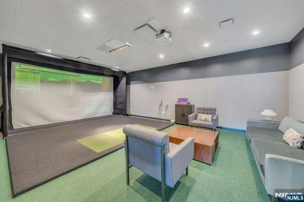 320 Adolphus Ave, Cliffside Park, NJ 07010