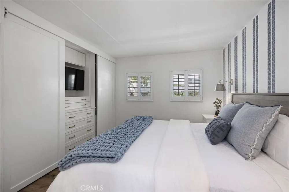 264 Mayflower Dr, Newport Beach, CA 92660