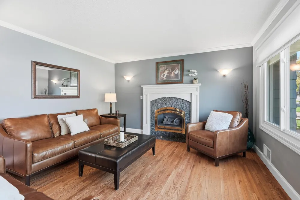 2149 Lamplight Dr, Woodbury, MN 55125