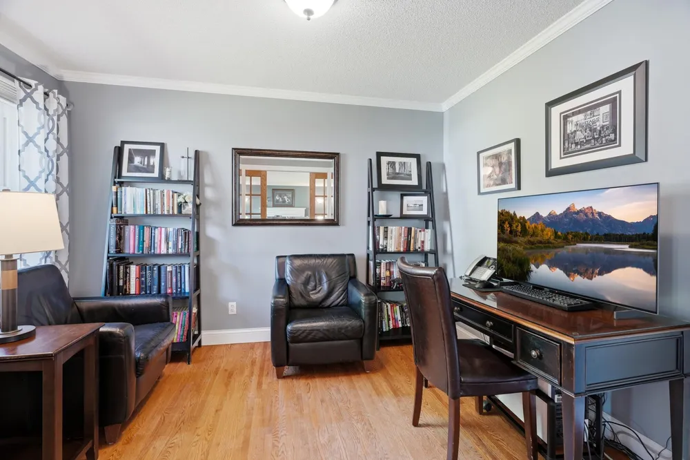2149 Lamplight Dr, Woodbury, MN 55125