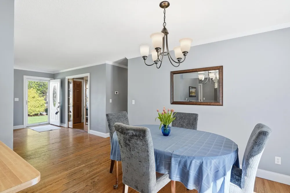 2149 Lamplight Dr, Woodbury, MN 55125