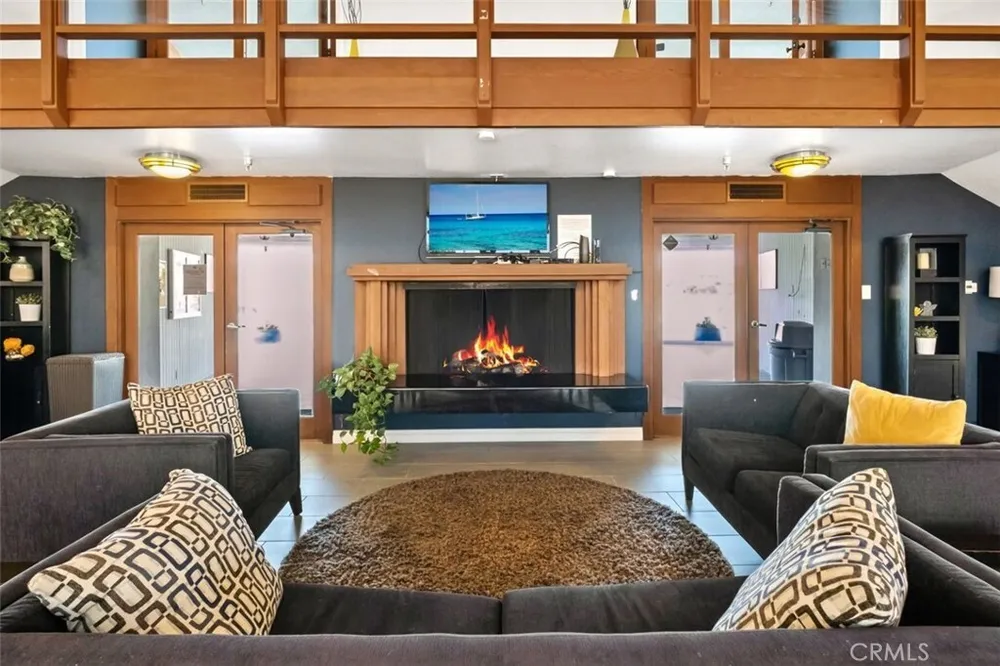 264 Mayflower Dr, Newport Beach, CA 92660