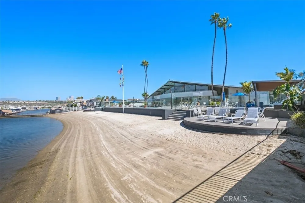 264 Mayflower Dr, Newport Beach, CA 92660