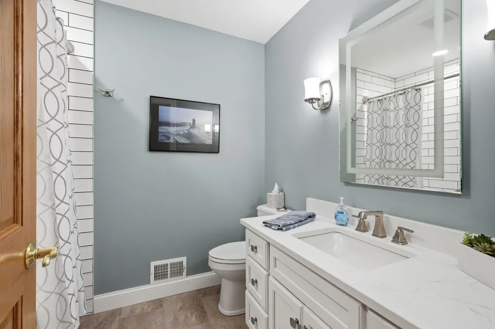 2149 Lamplight Dr, Woodbury, MN 55125