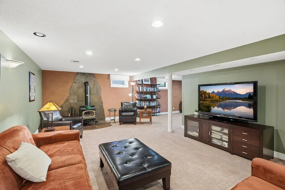2149 Lamplight Dr, Woodbury, MN 55125