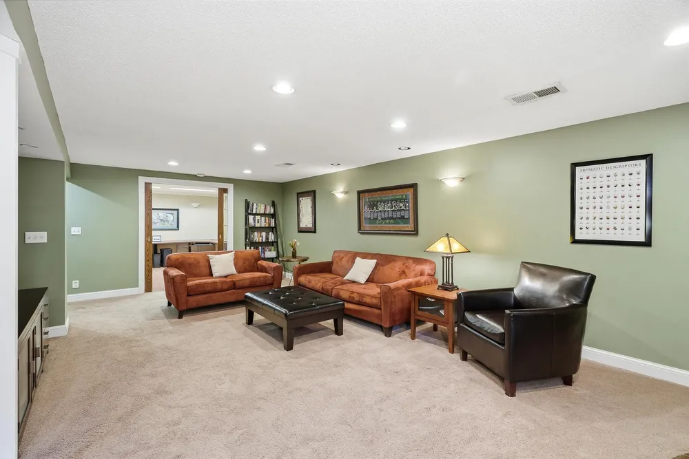 2149 Lamplight Dr, Woodbury, MN 55125