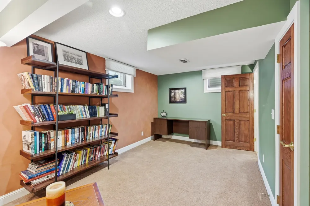 2149 Lamplight Dr, Woodbury, MN 55125
