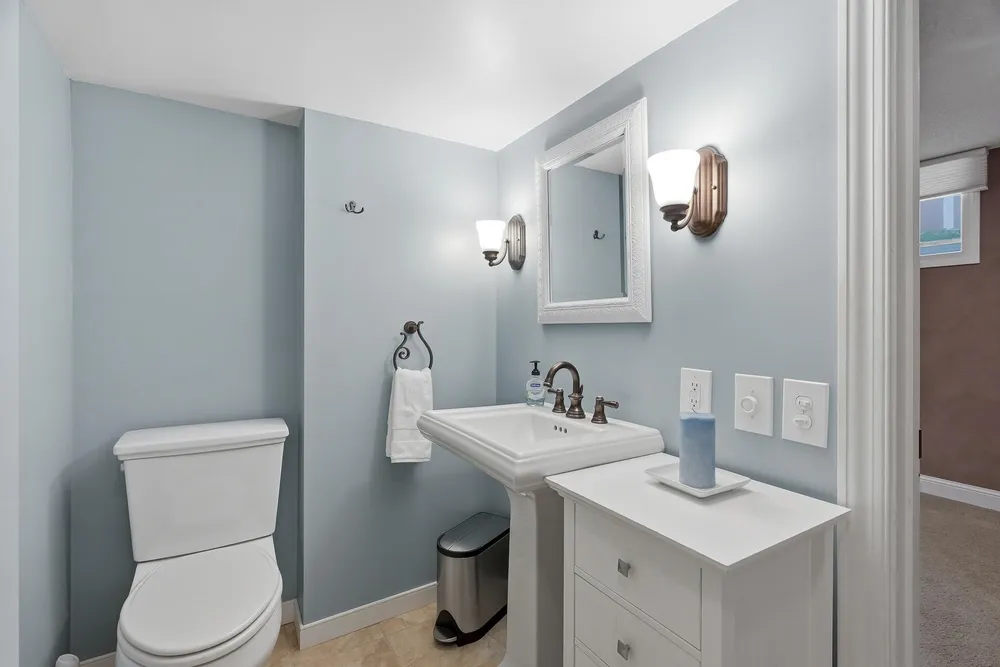2149 Lamplight Dr, Woodbury, MN 55125