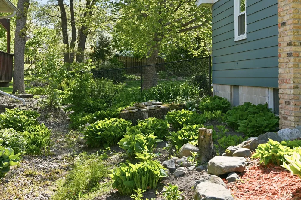 2149 Lamplight Dr, Woodbury, MN 55125