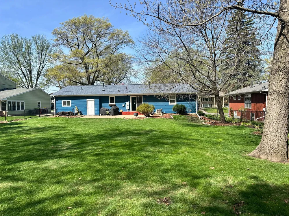 2149 Lamplight Dr, Woodbury, MN 55125