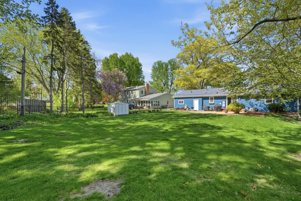 2149 Lamplight Dr, Woodbury, MN 55125
