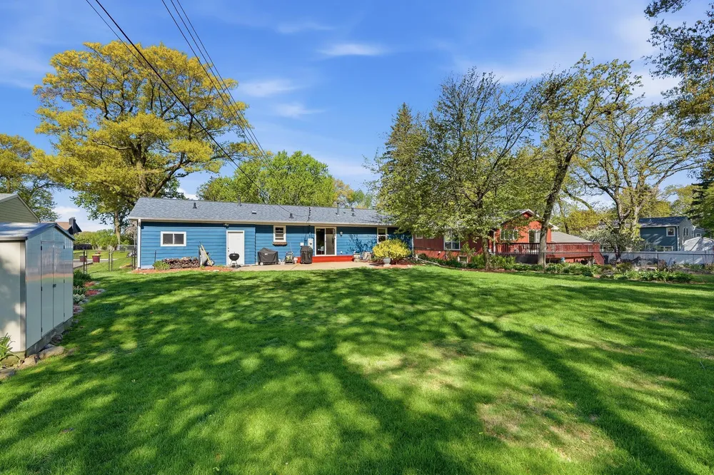 2149 Lamplight Dr, Woodbury, MN 55125