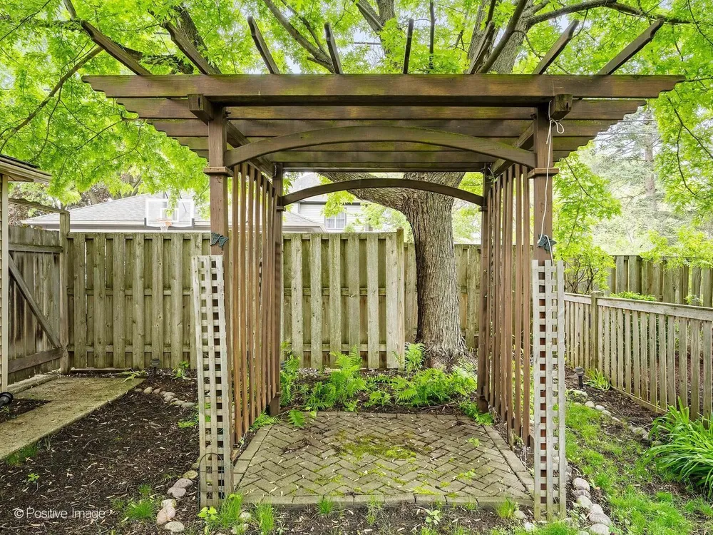 613 N Spring Ave, La Grange Park, IL 60526