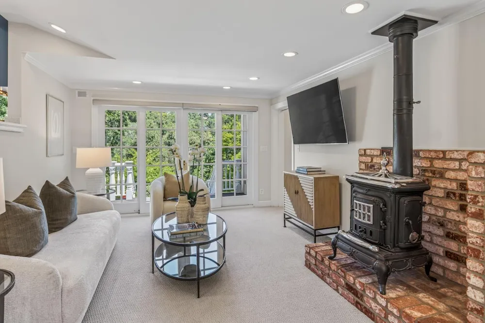 103 Toyon Ct, Woodside, CA 94062