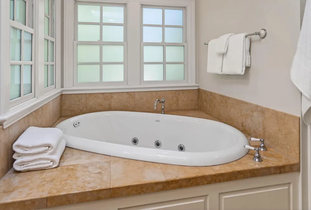 103 Toyon Ct, Woodside, CA 94062