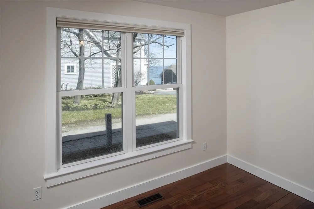 9 Meade Ave, Hull, MA 02045