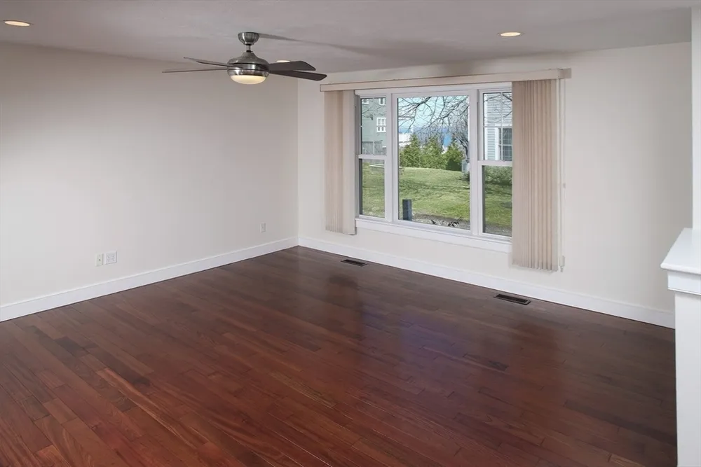 9 Meade Ave, Hull, MA 02045