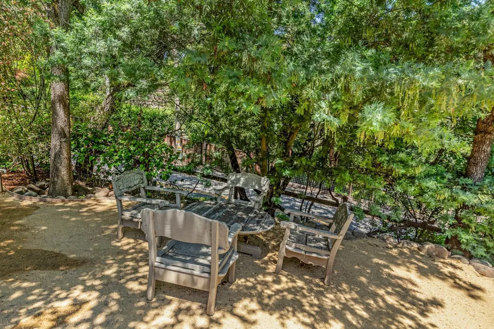 103 Toyon Ct, Woodside, CA 94062