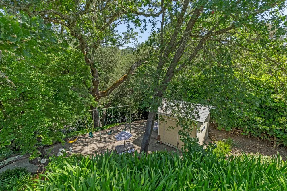 103 Toyon Ct, Woodside, CA 94062