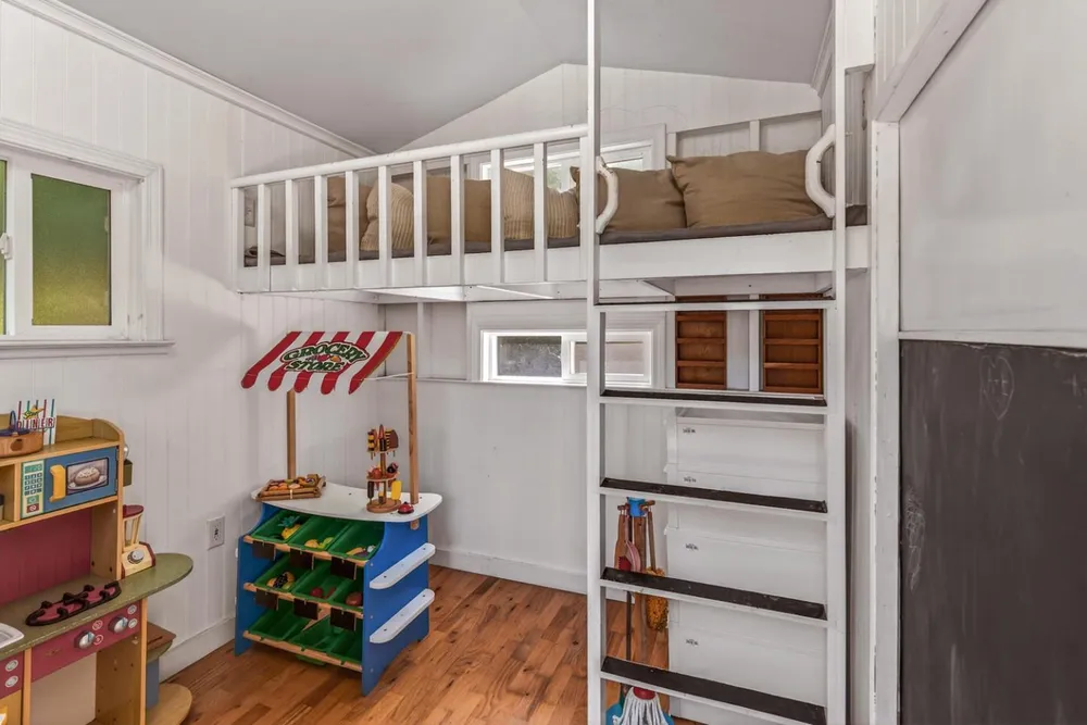 103 Toyon Ct, Woodside, CA 94062
