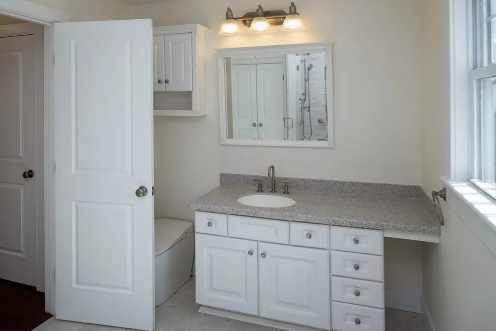 9 Meade Ave, Hull, MA 02045