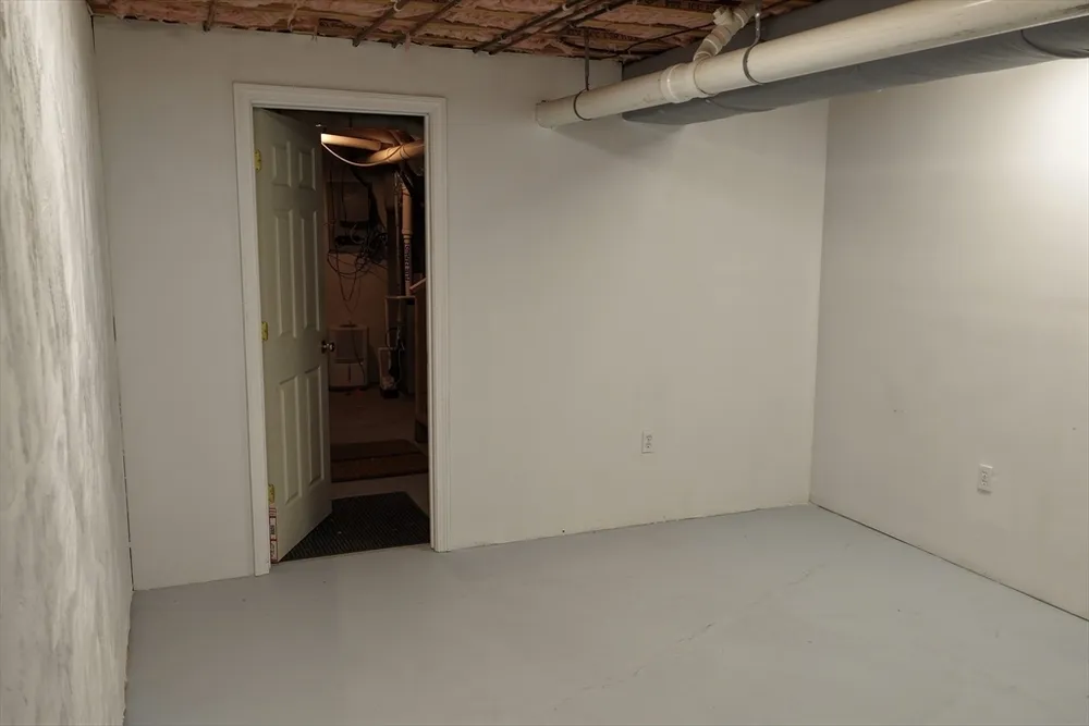 9 Meade Ave, Hull, MA 02045