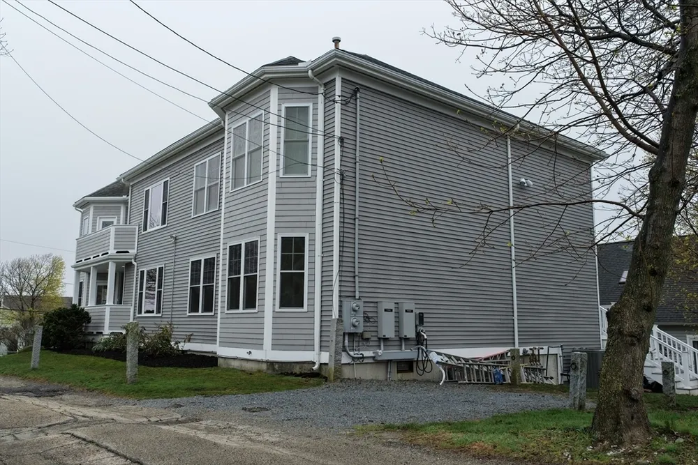 9 Meade Ave, Hull, MA 02045