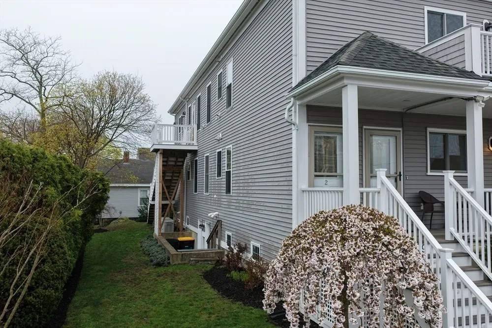 9 Meade Ave, Hull, MA 02045