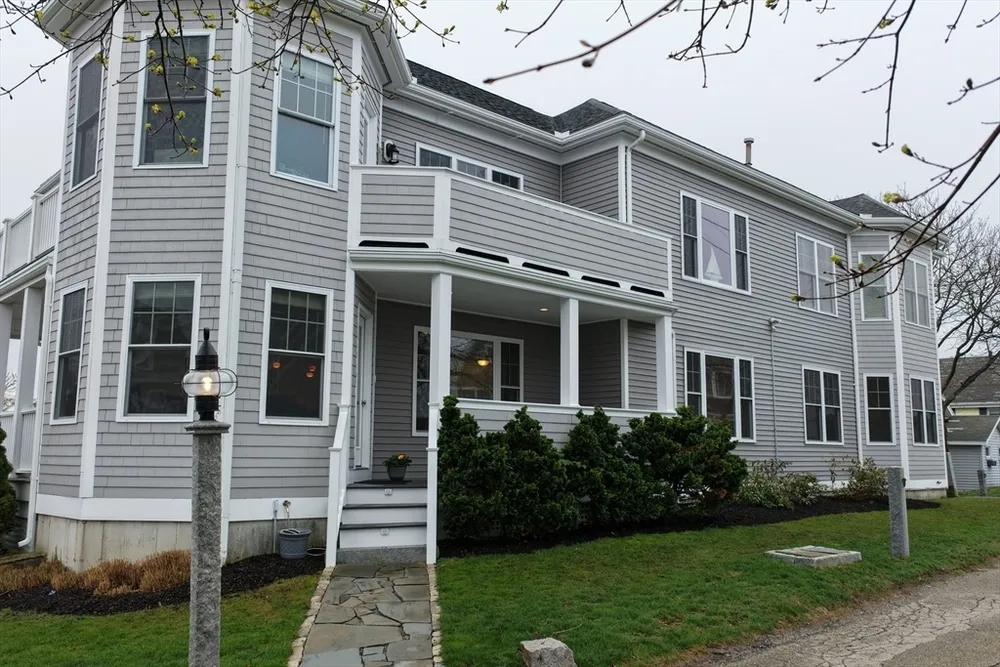 9 Meade Ave, Hull, MA 02045