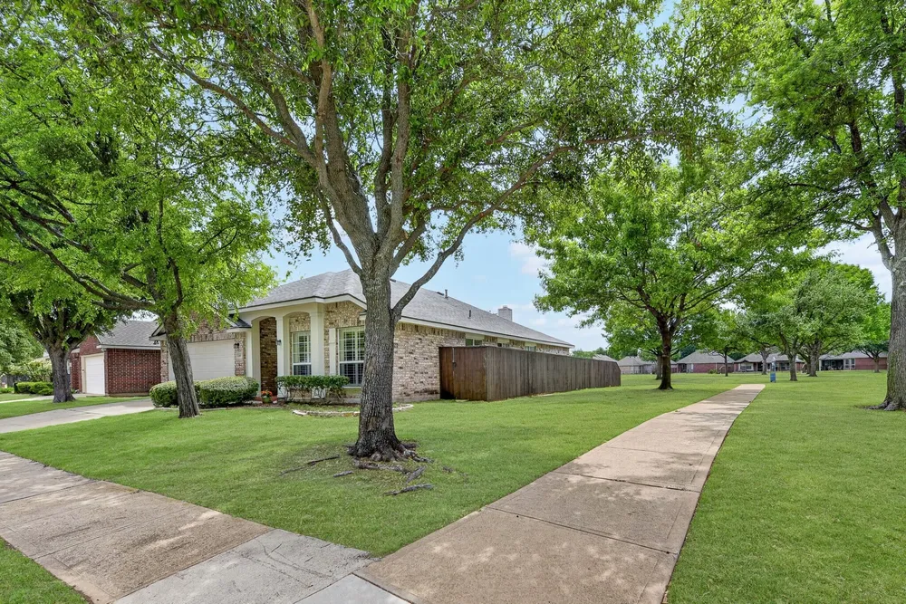 1369 Royal Oaks Dr, Frisco, TX 75036